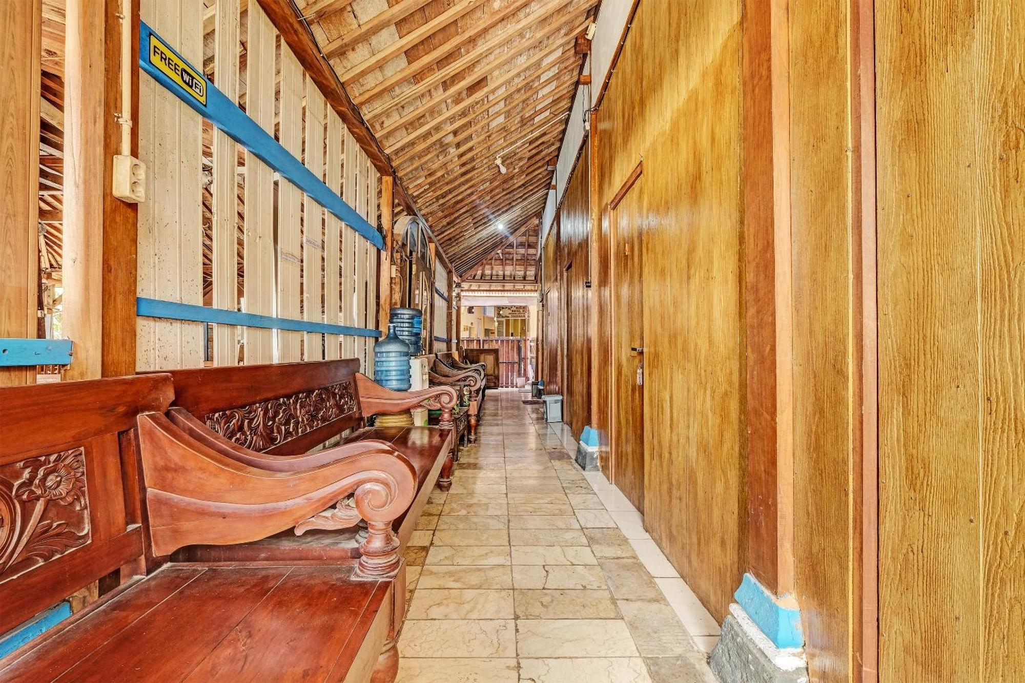 Spot On 91916 Joglo Doyong Homestay Syariah Yogyakarta Dış mekan fotoğraf