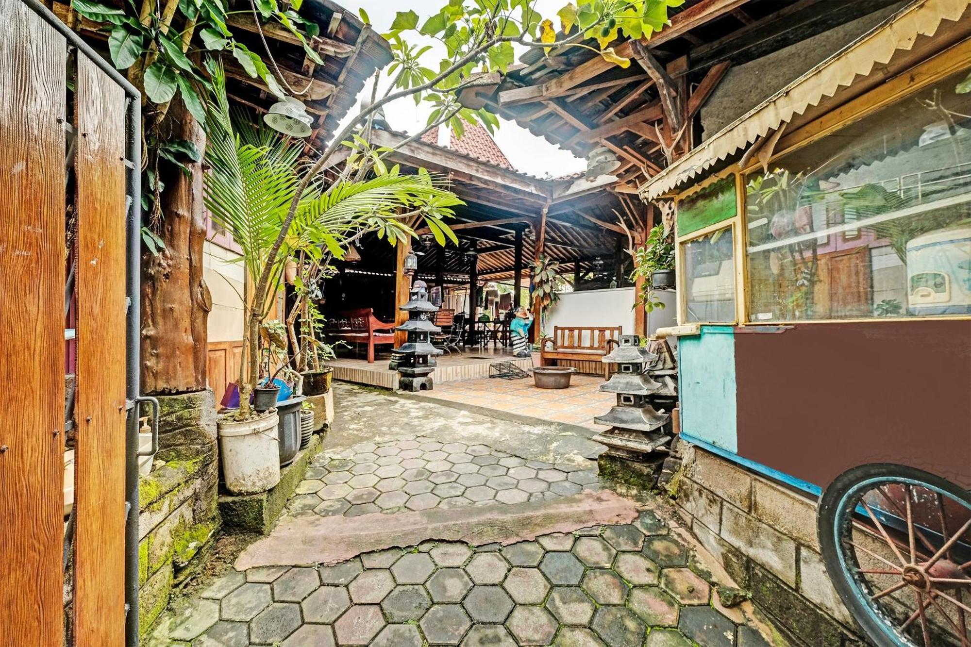 Spot On 91916 Joglo Doyong Homestay Syariah Yogyakarta Dış mekan fotoğraf